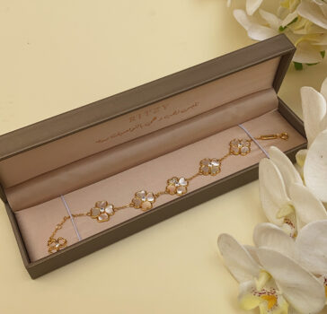 THE FLOWER OF PEARL -  5 FLOWERS BRACELET