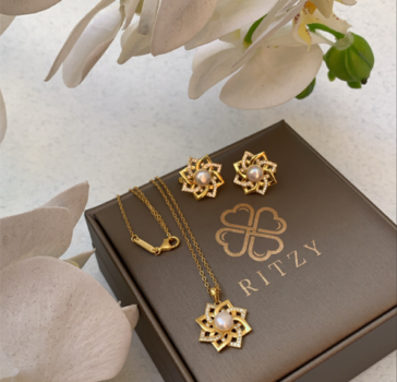 THE DREAM , PERAL NECKLACE AND EARRINGS SET