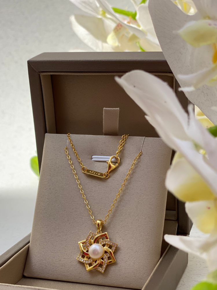 The Dream pearl necklace