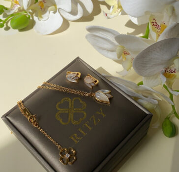 THE LOVE - EARRINGS & Necklace SET