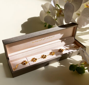 RITZY Signature - 5 Tiger eye flowers bracelet