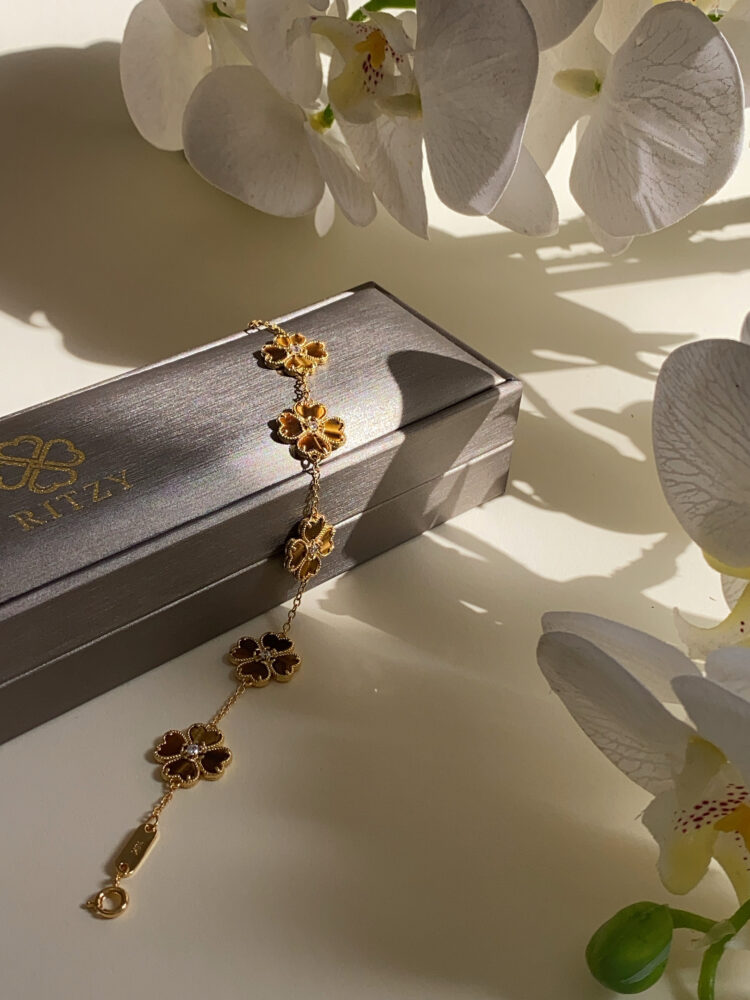 RITZY Signature - 5 Tiger eye flowers bracelet