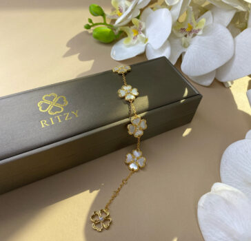 RITZY SIGNATURE - PEARL 5 FLOWERS BRACELET