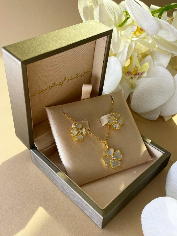 RITZY SIGNATURE - PEARL NECKLACE & EARRINGS SET