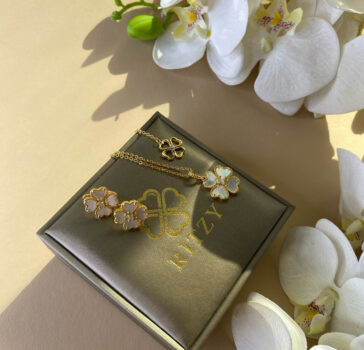 RITZY SIGNATURE - PEARL NECKLACE & EARRINGS SET