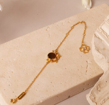 Fleur de lune - Tiger eye Bracelet