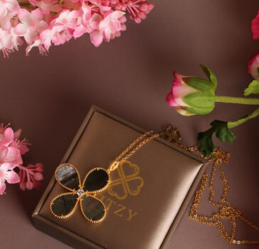 BLOOM- Black mother of pearl long necklace