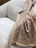 C80FF2B4-FA21-41B3-9A49-63ECC91A7B24