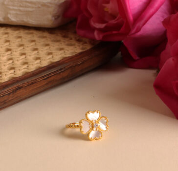 Ritzy Signature - Pearl Ring