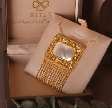 DANA - small Square - pearl necklace