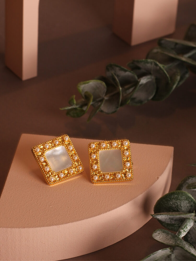 DANA - square pearl earrings