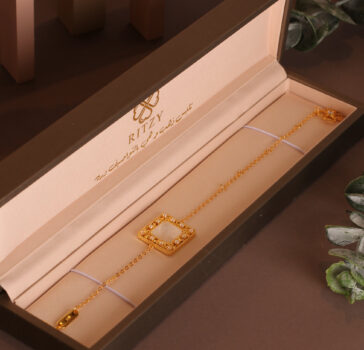 DANA - Square pearl Bracelet