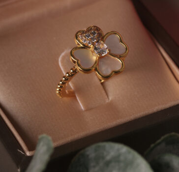 Flower of pearls- Ring