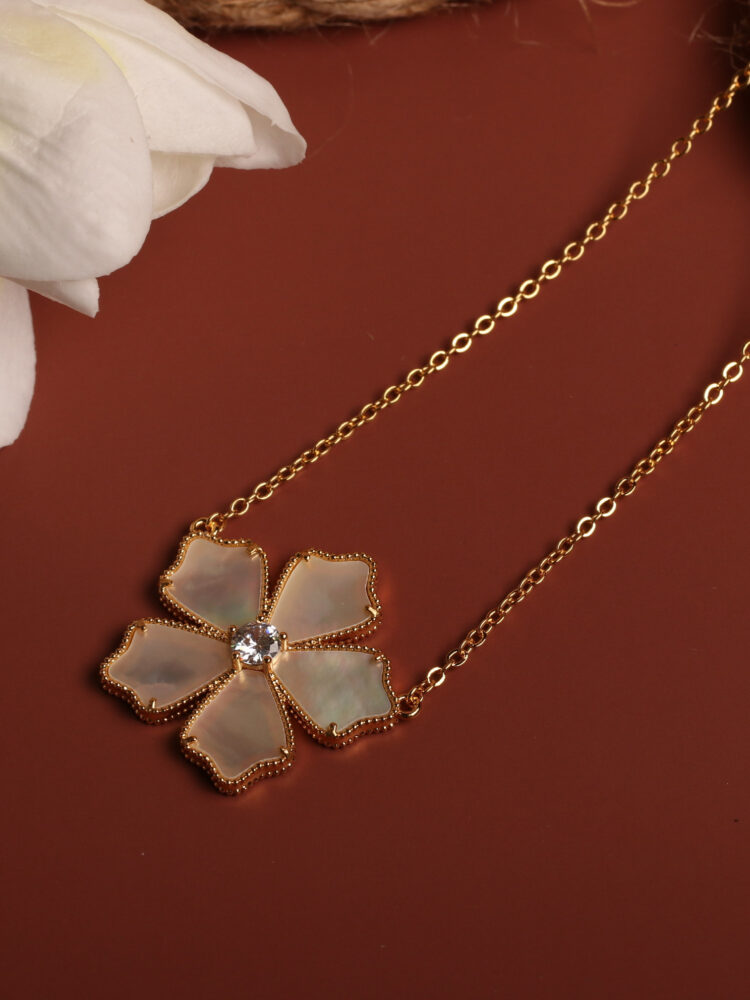 PIVONIE - Pearl long necklace