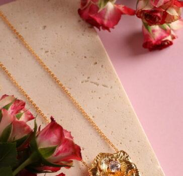 Golden petals - Long Necklace