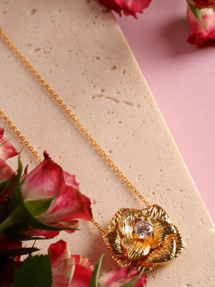 Golden petals - Long Necklace