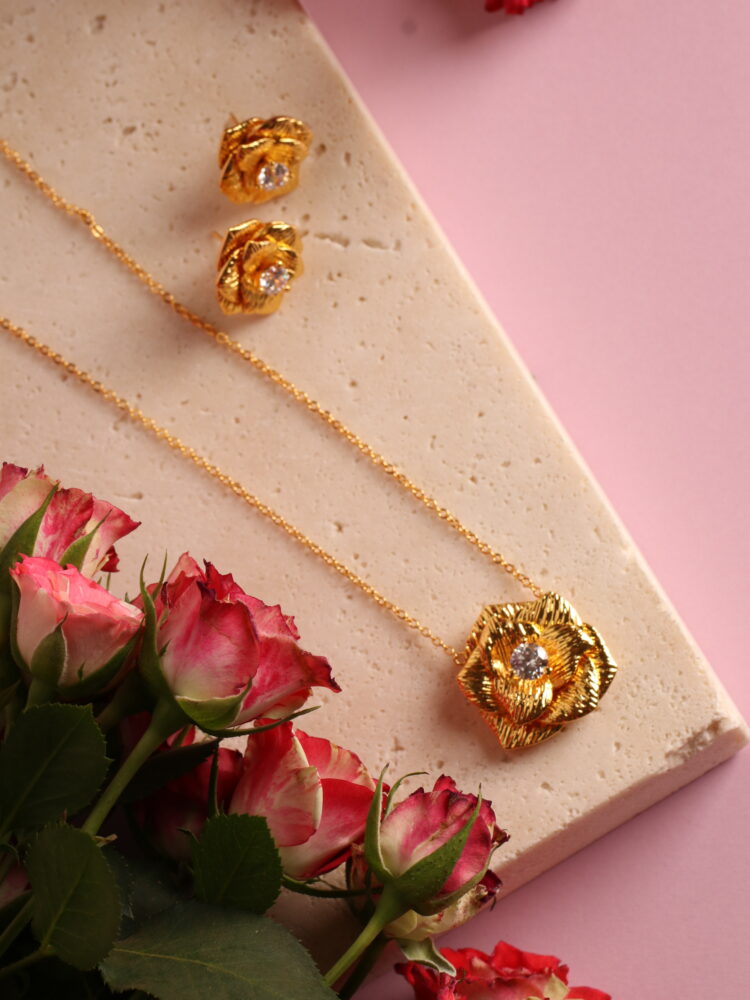 Golden petals - Necklace & Earrings Set