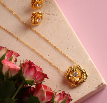 Golden petals - Necklace & Earrings Set