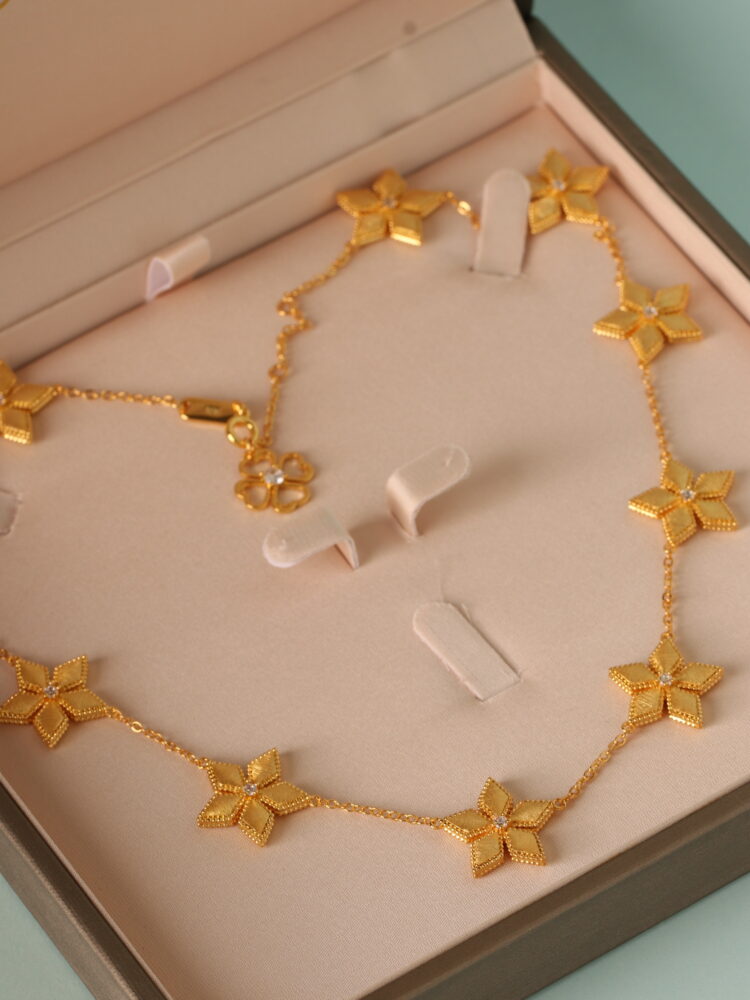 Stella - Golden 10 Flowers necklace