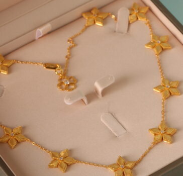 Stella - Golden 10 Flowers necklace