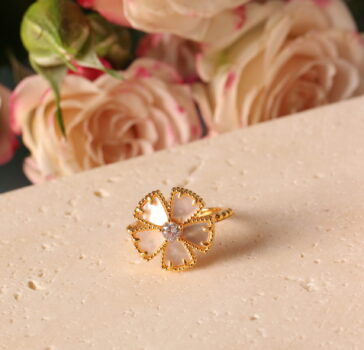 Daisy - pearl Ring