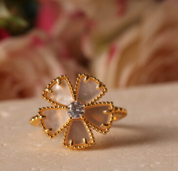 Daisy - pearl Ring