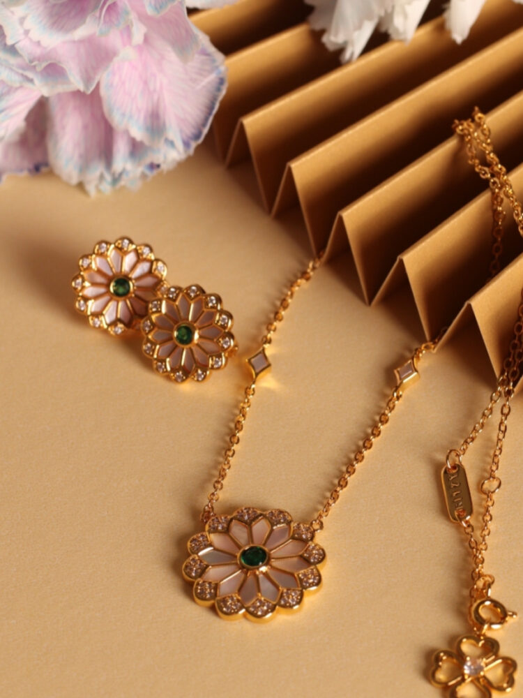 Luna - Necklace & Earrings set