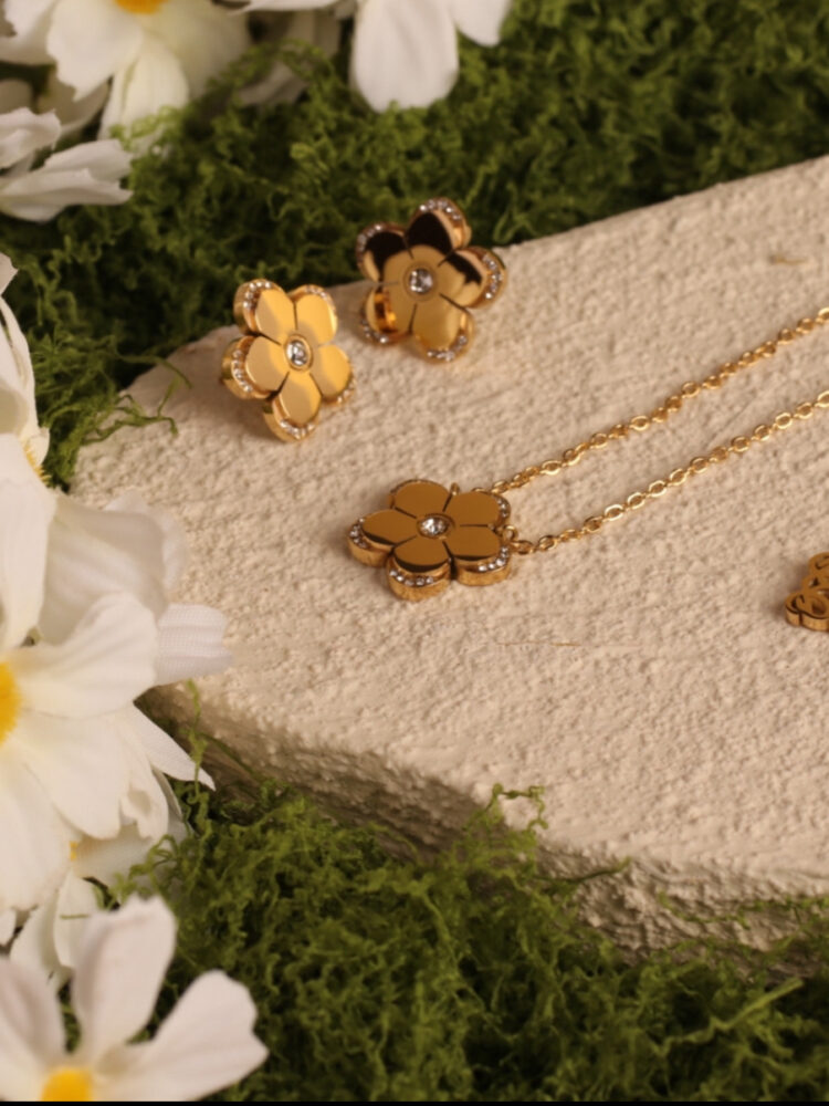 LORA - Earrings & Necklace Set