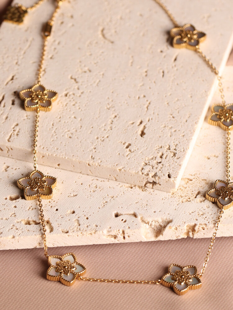 Jory - 7 flowers necklace